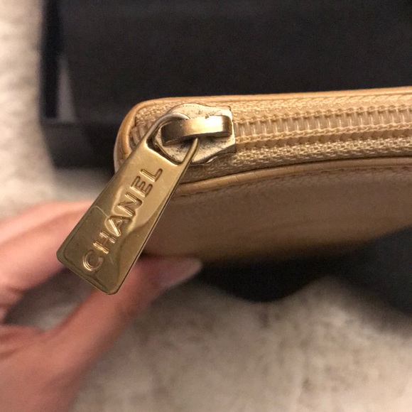 CHANEL - Beige Caviar Zipper Wallet - Picture 4 of 12